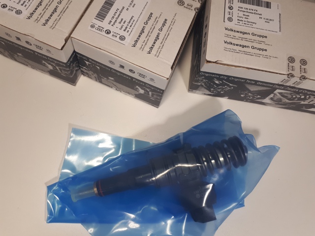 Насос-форсунка BOSCH 038130079FX ORIGINAL