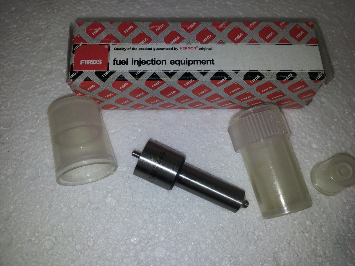 Распылитель двигателя ИК Д 10  DLLA144 P449