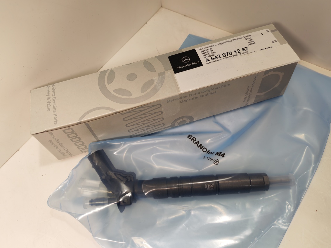 Форсунка A 6420701287  BOSCH 0445116028 NEW ORIGINAL