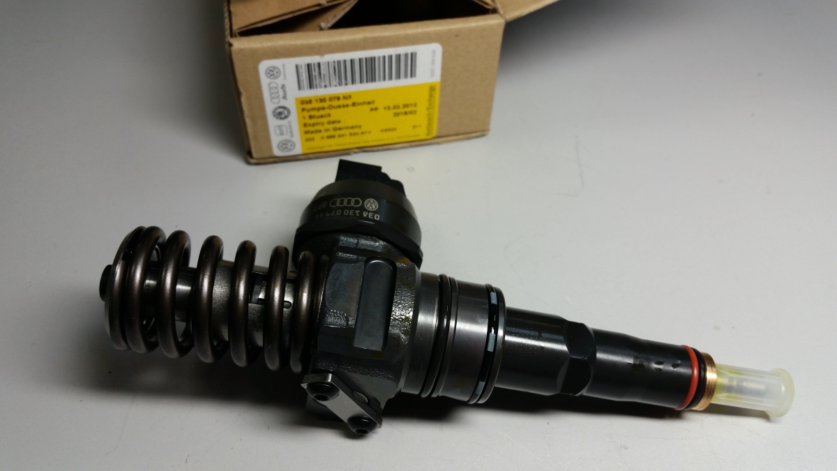 Насос-форсунка BOSCH 0414720223 038130079NX