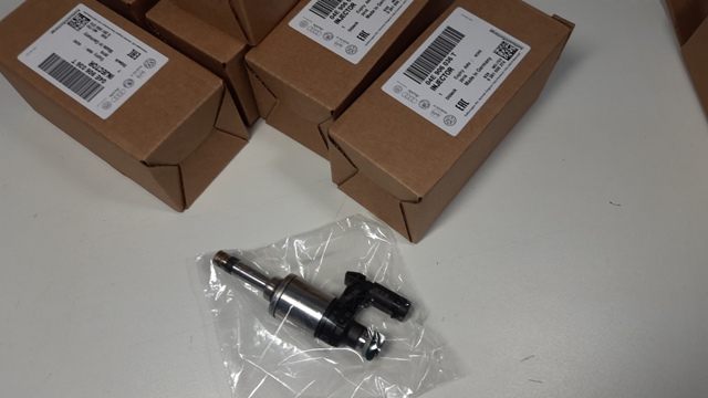 Форсунка бензиновая BOSCH 0261500374   VW 04E906036T