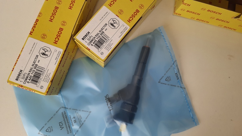 Форсунка BOSCH 0445110008 9637536080 PEUGEOT CITROEN 9637536080