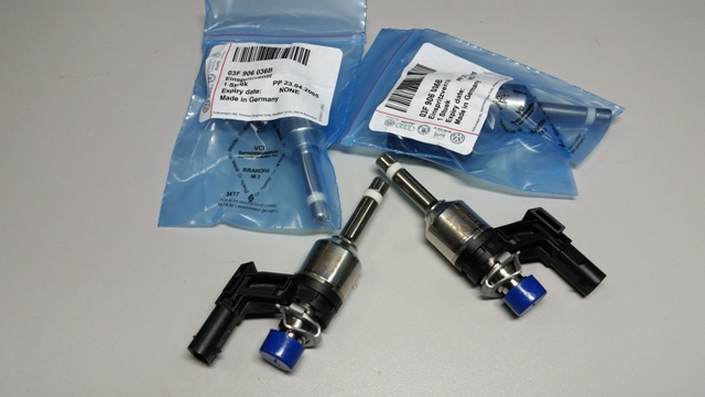 Форсунка бензиновая VW 03F906036B