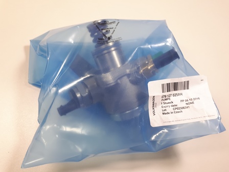 Топливный насос 079127025AH