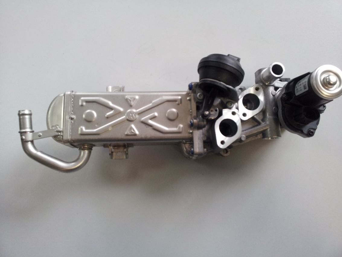 Радиатор системы рециркуляции ОГ  03L131512CF