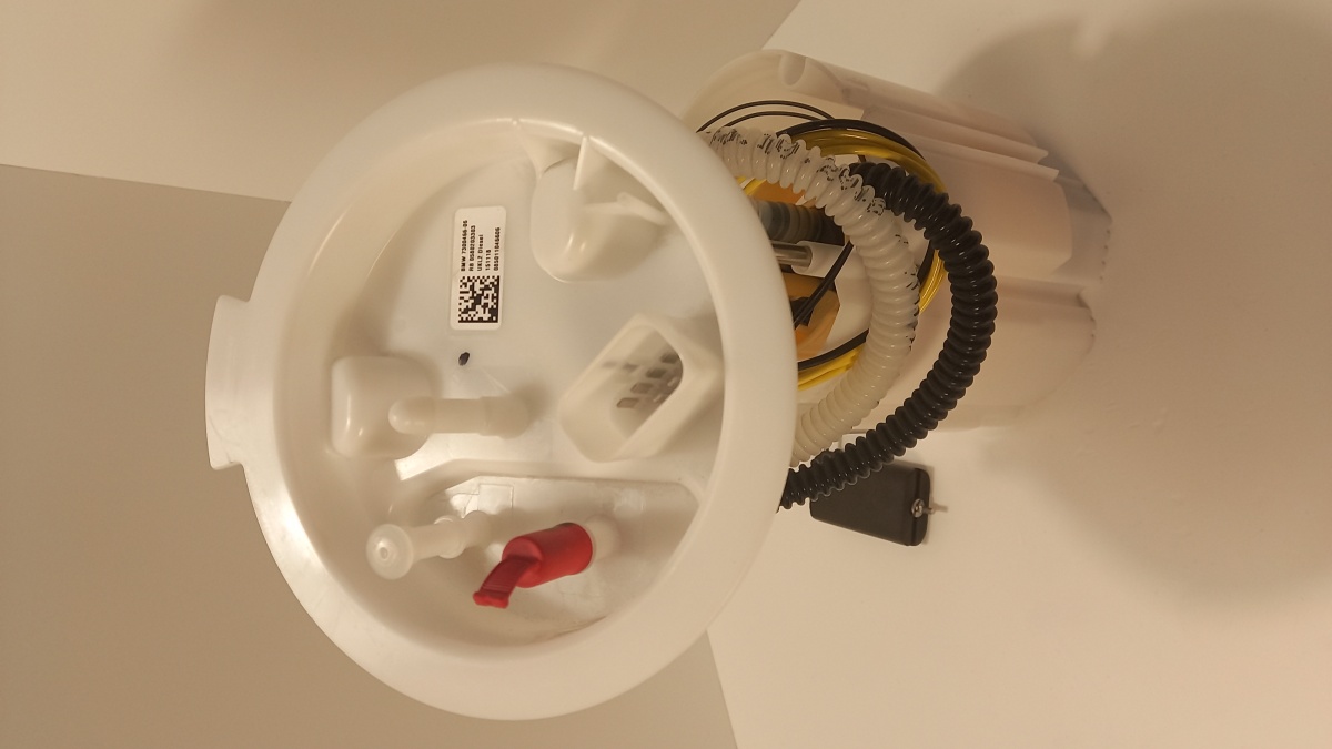 Топливный насос в бак BOSCH 0580203303 16117300466 7344072 BMW