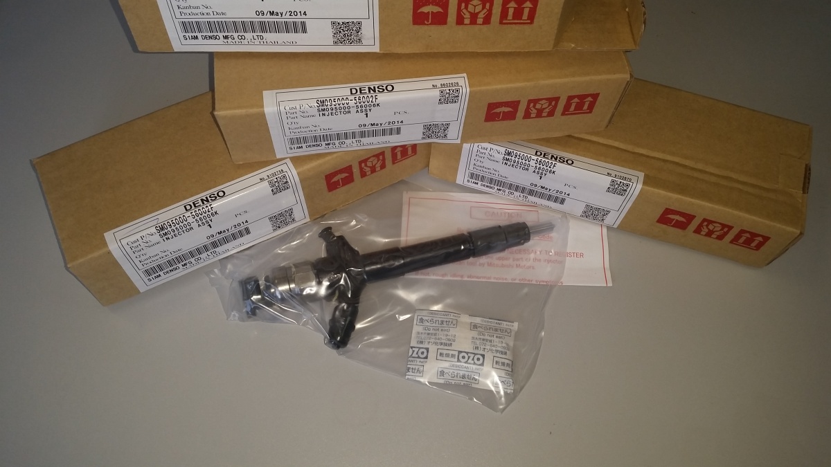 Форсунка Denso 095000-5600 CDI Mitsubishi L200 2.5 4D56/CR (1465A041) NEW  !!
