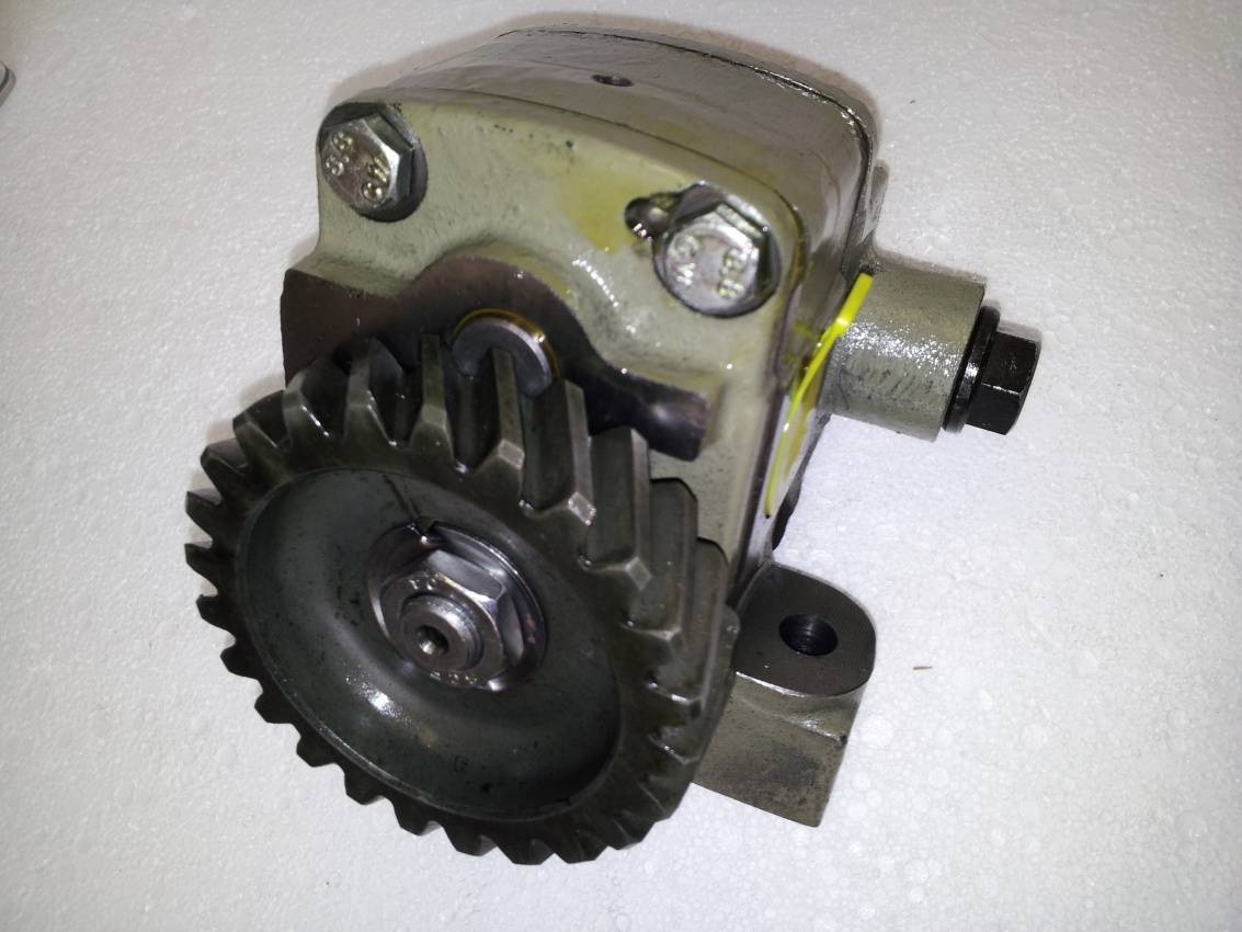 Насос масляный нагнетательный  Д 10 Z=24  1.05100-6095