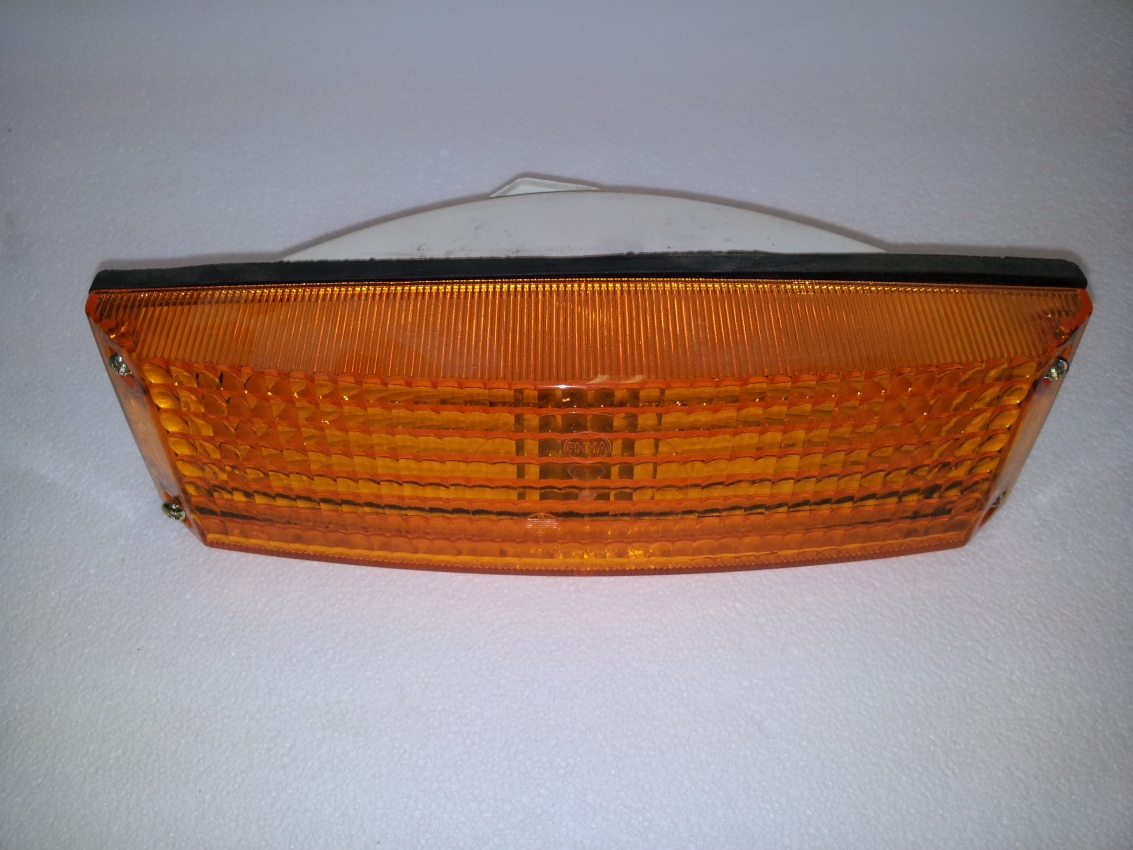 Фонарь поворотов жёлтый передний