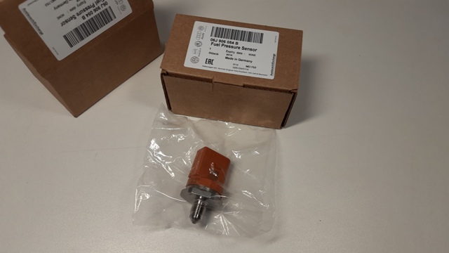 ДАТЧИК ДАВЛЕНИЯ ТОПЛИВА VAG 06J906054B /BOSCH 0261545114  NEW ORIGINAL