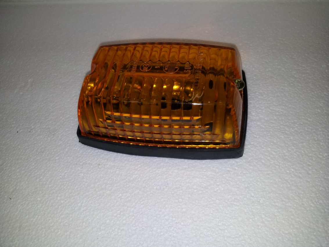 Фонарь поворотов жёлтый боковой