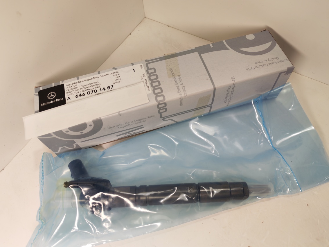 Форсунка топливная A6460701487 BOSCH 0445115069