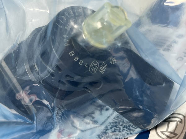 Форсунка BOSCH 0445110646  VW 03L130277Q ORIGINAL NEW  