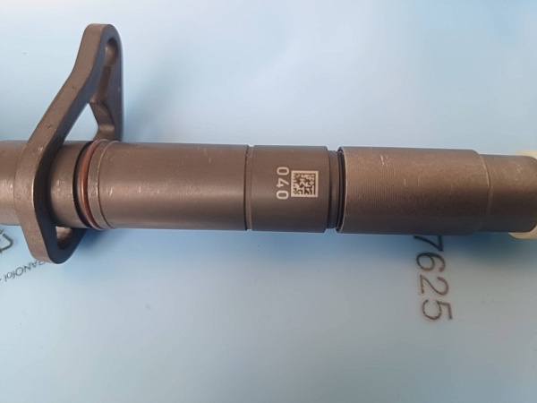 Форсунка BOSCH 0445116037 LAND ROVER AH4Q9K546BA