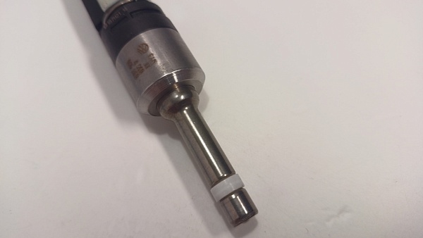 Форсунка бензиновая BOSCH 03H906036R NEW ORIGINAL VAG GROOP 