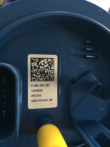 Топливный Насос VW 5Q0919051BF BOSCH 0580200381 подающий модуль NEW