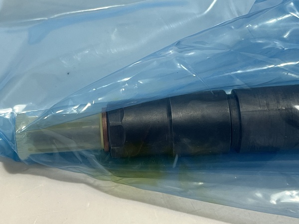 Форсунка BOSCH 0445110646  VW 03L130277Q ORIGINAL NEW  