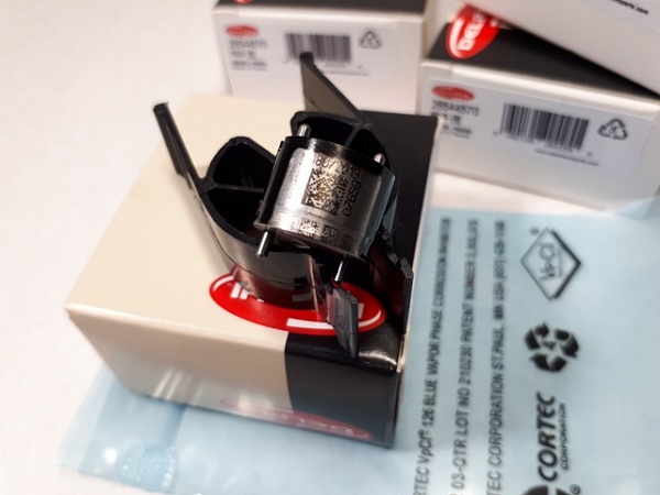 Клапан форсунки DELPHI 28544570 улучшенная обратка ORIGINAL