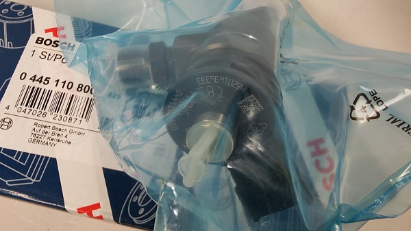 Форсунка BOSCH 0445110800 H 8201636333 w177 duster ii 1.5d