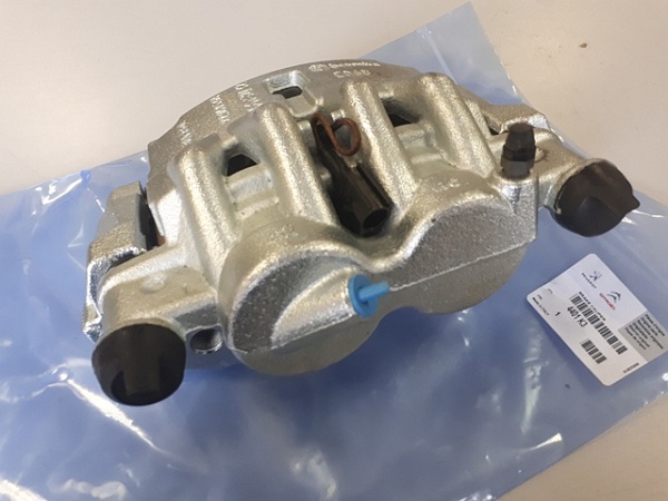 СУППОРТ ТОРМОЗНОЙ  ПРАВЫЙ В СБОРЕ С КОЛОДКАМИ PEUGEOT CITROEN 4401K3 71793177 