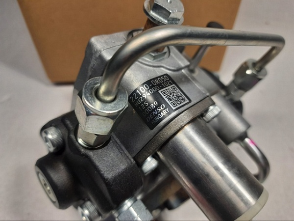 ТНВД DENSO DCRP301020 294000-1021 22100-0R050 ORIGINAL