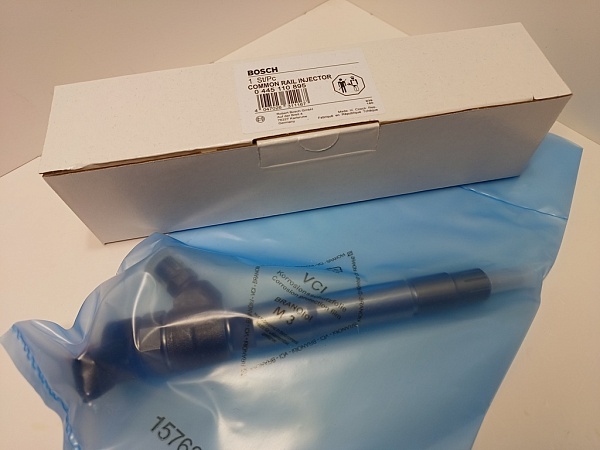 Форсунка BOSCH 0445110895 166003281R RENAULT NISSAN 
