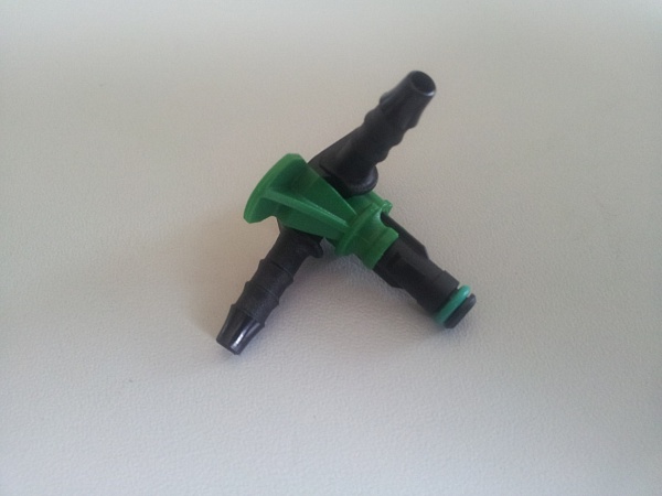 Штуцер обратки форсунки топливопровода 03L130235N NEW ORIGINAL VAG