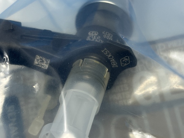 Форсунка BOSCH 0445115007 8200340068 95517514 0986435436 пьезо RENAULT OPEL  В сборе с гильзой NEW