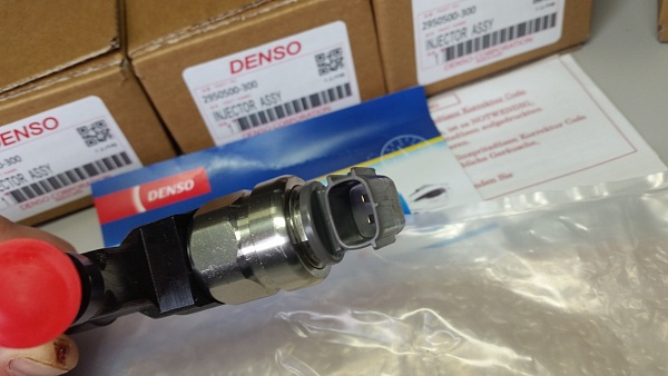 Форсунка Denso 2950500300 166005X00A NISSAN YD25 Евро 5