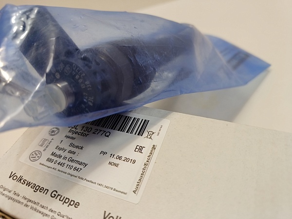 Форсунка BOSCH 0445110646  VW 03L130277Q ORIGINAL NEW  