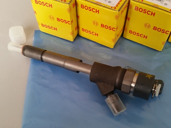 Форсунка BOSCH 0445110215 Toyota 2367033030