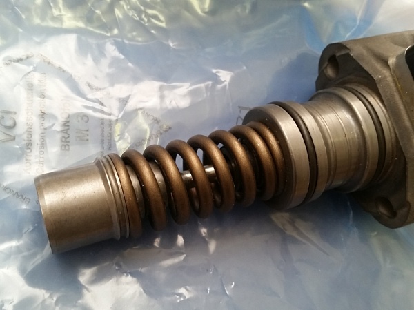 Насос-форсунка BOSCH 0414750003  KHD2112707 VOLVO 20460075 DEUTZ BF6M2012C